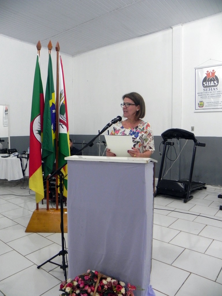 A Secretária Municipal de Assistência Social, Senhora Marcia Regina Fattore