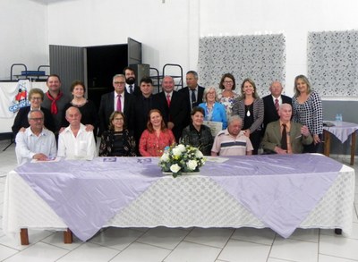 Os Vereadores Municipais com os homenageados e autoridades presentes